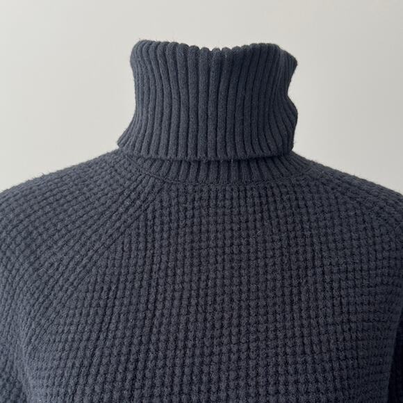 L.L. Bean Pet Black Waffle Knit Turtleneck Pullover Sweater Women's Large - Picture 4 of 9